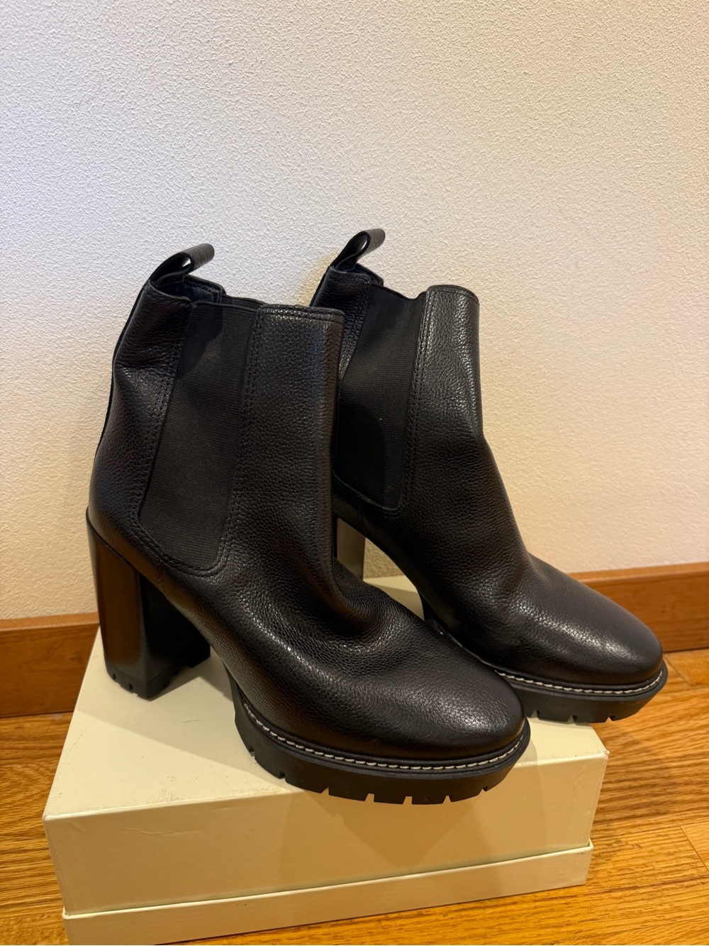 Tory Burch Carson lug sole ankle boots 9 (worn Once)